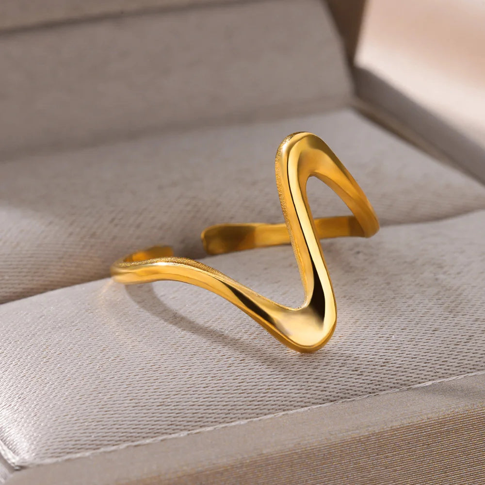 Vintage Wave Gold Ring