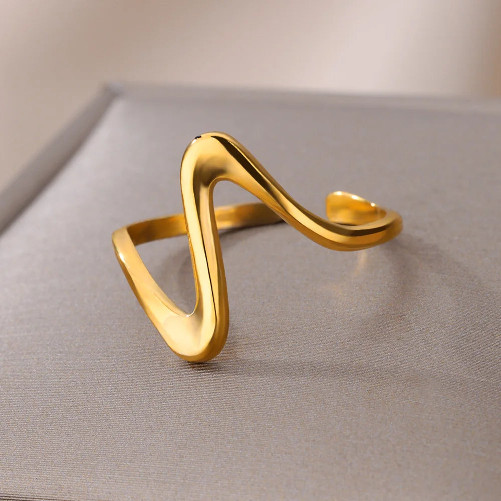 Vintage Wave Gold Ring